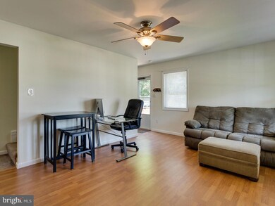 111 Morton Ct, Manassas Park, VA 20111 - photo 6