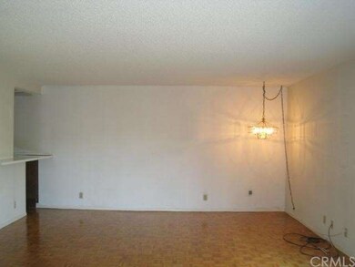 FAMILY ROOM WITH WET BAR