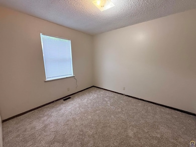 1710 SE 24th St, Topeka, KS 66605 - photo 6