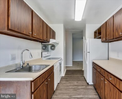 404 Girard St unit 303, Gaithersburg, MD 20877 - photo 5