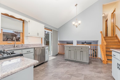 16517 Spangler Rd, Plainfield, IL 60586 - photo 5