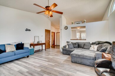 3405 Bayspirit Drive-print-007-012-Livin