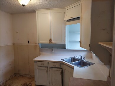 633 Arizona Ave, Wake Village, TX 75501 - photo 6