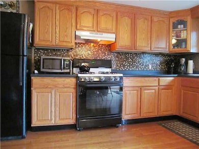 Kitchen Updated eat in kitchen wit mosaic tiles