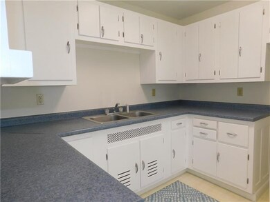 Plenty of cabinets and counters in this kitchen..a