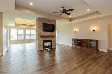 9132 Wellington Dr, West Des Moines, IA 50266 - photo 3