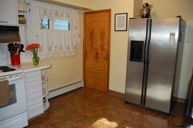 40 Pershing Dr, Schenectady, NY 12302 - photo 6