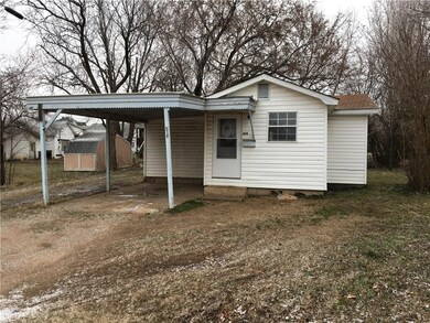 Front of one bedroom, one bath house (415 S 4th).