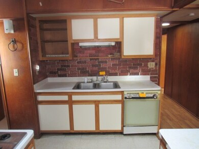 340 2nd St, Freeport, IL 61032 - photo 3