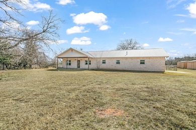925 S Bowie St, Fredericksburg, TX 78624 - photo 4