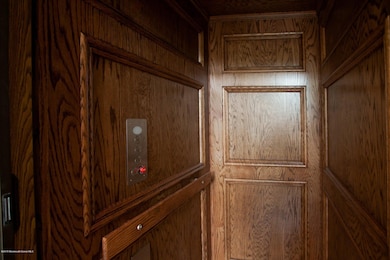 012_Elevator