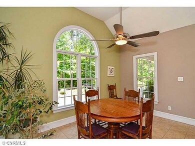 Breakfast Nook - Eat-in area is 13'x11', vaulted ceiling with ceiling fan Palladian window.