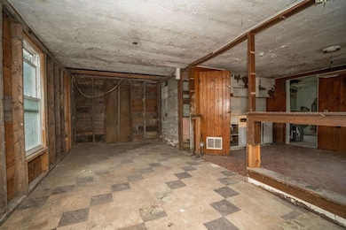 299 Hickory St, Newton, IA 50208 - photo 6