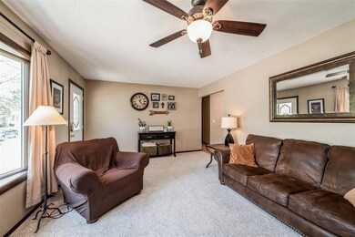 2905 Iris Ave NW, Cedar Rapids, IA 52405 - photo 4