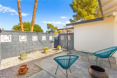 1531 Commanche Dr, Las Vegas, NV 89169 - photo 6