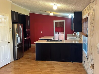 Kitchen with washing machine and clothes dryer, l