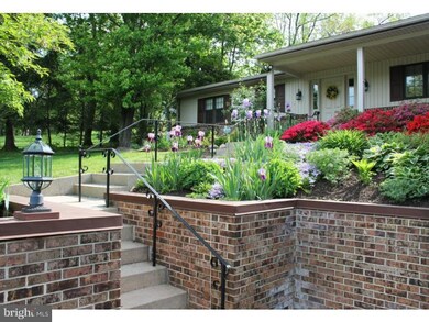 607 Scenic Dr, Bernville, PA 19506 - photo 2