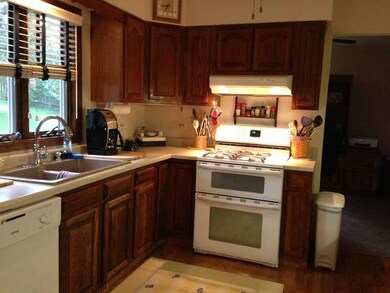 921 Susan Ct, Algonquin, IL 60102 - photo 2