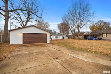 1223 S 8th St, Pekin, IL 61554 - photo 2