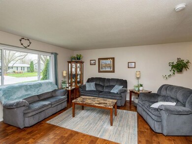 255 Wiley Blvd NW, Cedar Rapids, IA 52405 - photo 3