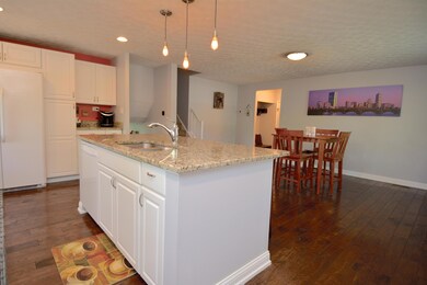 Eat-in Kitchen