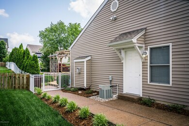 8811 Teak Dr, Louisville, KY 40228 - photo 4