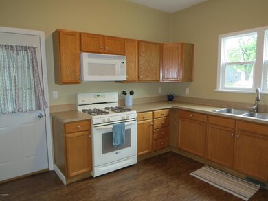 710 E Michigan Ave, Marshall, MI 49068 - photo 5