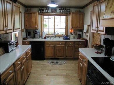 794 Custis Millpond Rd, West Point, VA 23181 - photo 7