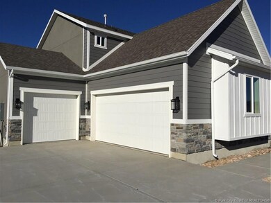 HOME FEATURES THREE CAR GARAGE