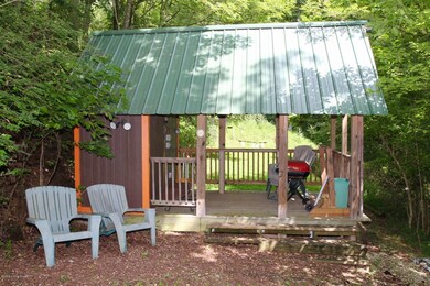 2116 Ridge Rd - 6-Acre Oldham Retreat