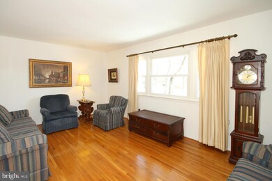 9210 Kristin Ln, Fairfax, VA 22032 - photo 4