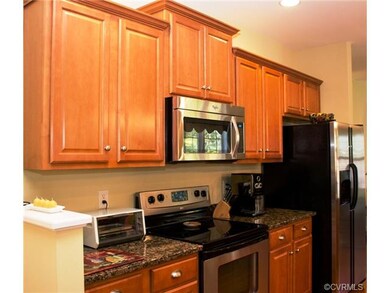 Kitchen, Hardwood Floors, SS appliances