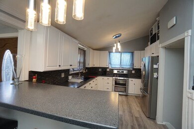 455 Tulsa Ave, Carpentersville, IL 60110 - photo 4