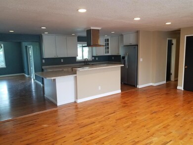 740 S 5th St, Central Point, OR 97502 - photo 3