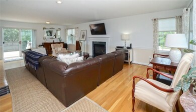 31 Evelin Cir, Middletown, RI 02842 - photo 4