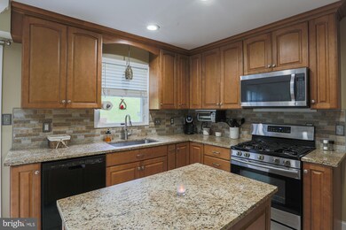 9534 Hallhurst Rd, Nottingham, MD 21236 - photo 3