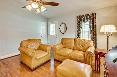 933 Macon St, Asheboro, NC 27203 - photo 4