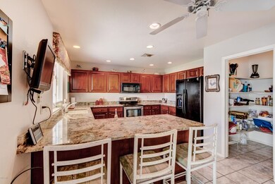 2906 E Menlo St-8