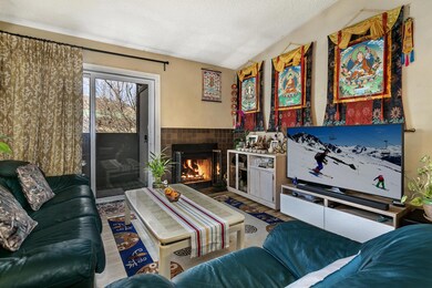1050 W Beaver Creek Blvd-001-007-Living