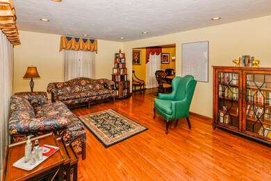 71 Lake St, Shrewsbury, MA 01545 - photo 4