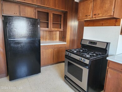 27 Mc Clellan St unit 2nd Fl, Schenectady, NY 12304 - photo 6