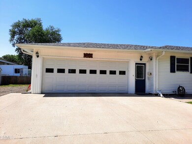 1211 5th Ave NE, Jamestown, ND 58401 - photo 4