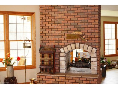 TWO SIDED  FIREPLACE TO ENJOY THE GREATROOM AND DI
