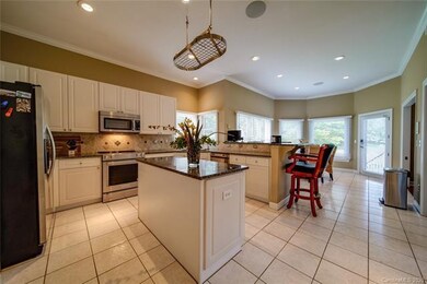KITCHEN features- Stainless steel appliances, gran