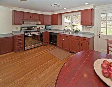 25 Beal St, Hingham, MA 02043 - photo 2