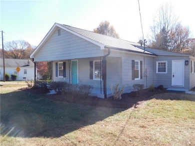 3830 Robinhood Rd, Winston Salem, NC 27106 - photo 2