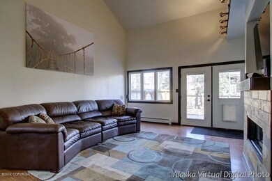 Large Windows & Back yard access
