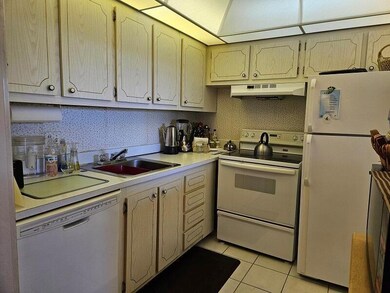 300 Village Green Cir S unit 4060, Palm Springs, FL 33461 - photo 6