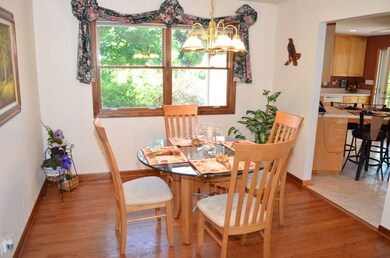 29W281 Wagner Rd, Naperville, IL 60564 - photo 2