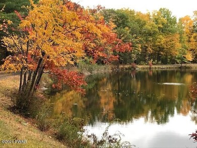 109 Falling Brook Dr, Hawley, PA 18428 - photo 4